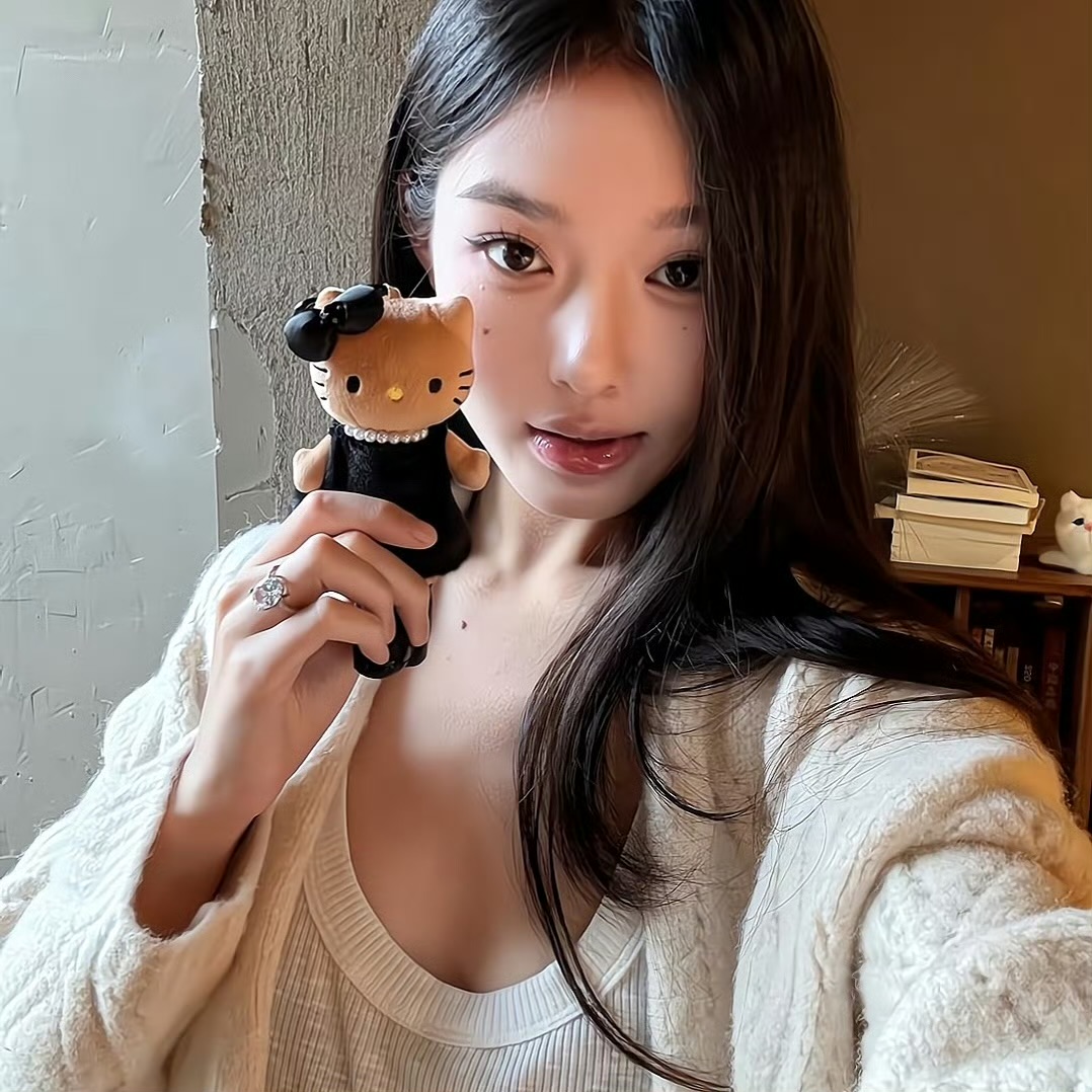 北京伴游女生万香彤的资料